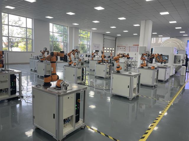 高質量發展調研山東行|老縣衙里藏著高科技機器人工廠,它的產品中國女